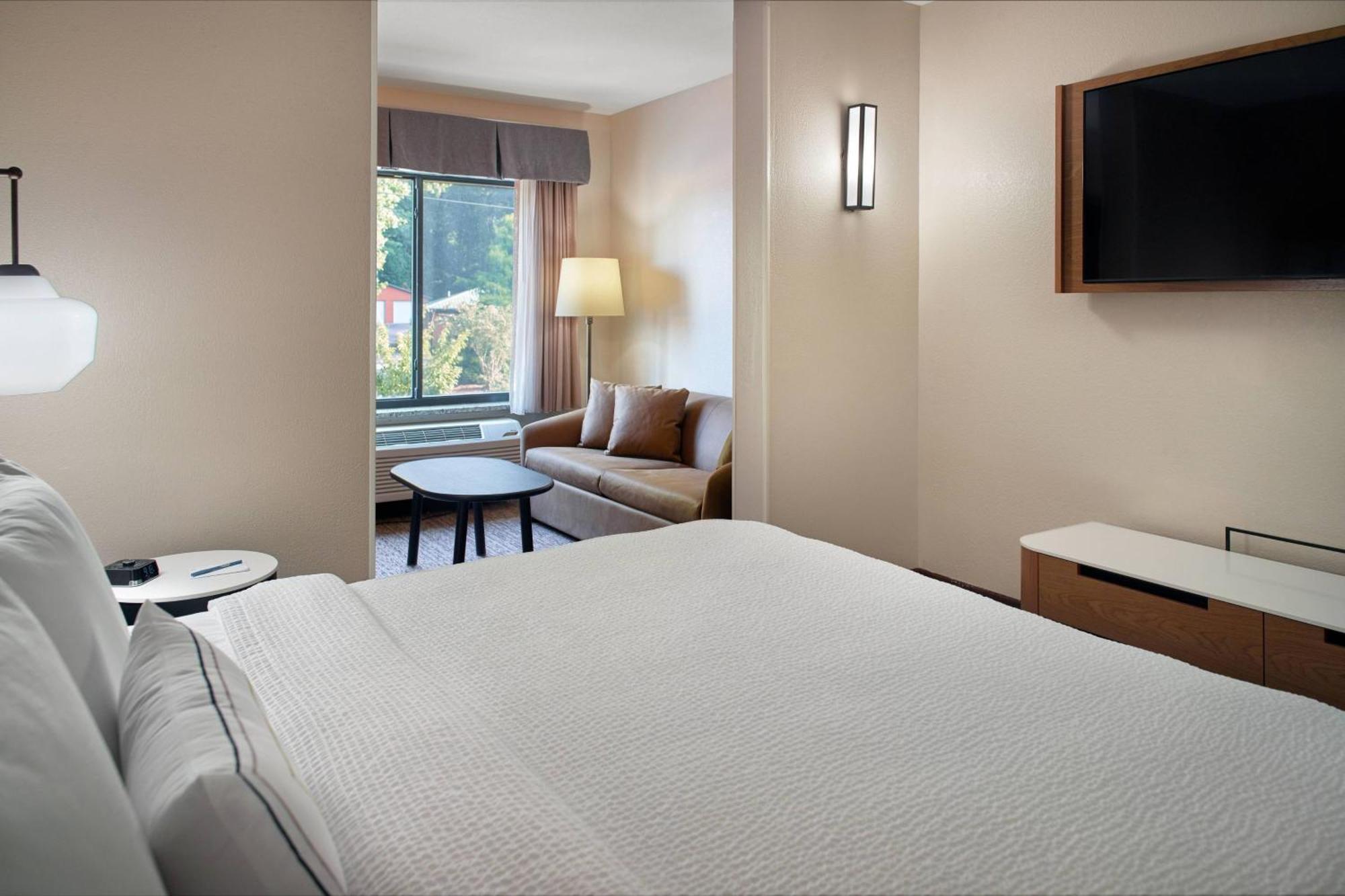 Fairfield Inn & Suites By Marriott Asheville Airport/פלטצ'ר מראה חיצוני תמונה
