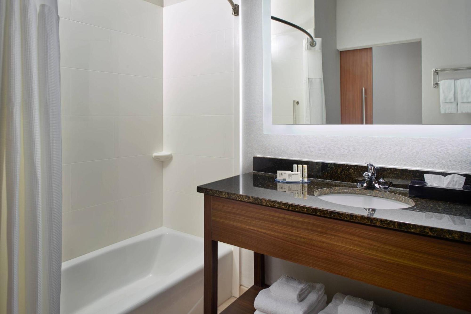Fairfield Inn & Suites By Marriott Asheville Airport/פלטצ'ר מראה חיצוני תמונה
